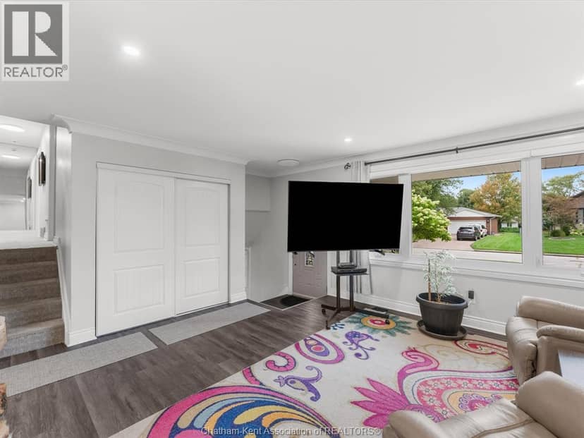 4113 Roseland DRIVE East — photo 5 of 40