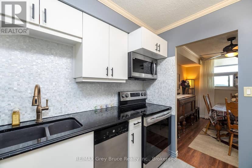 401 - 860 9 Street E — photo 10 of 31
