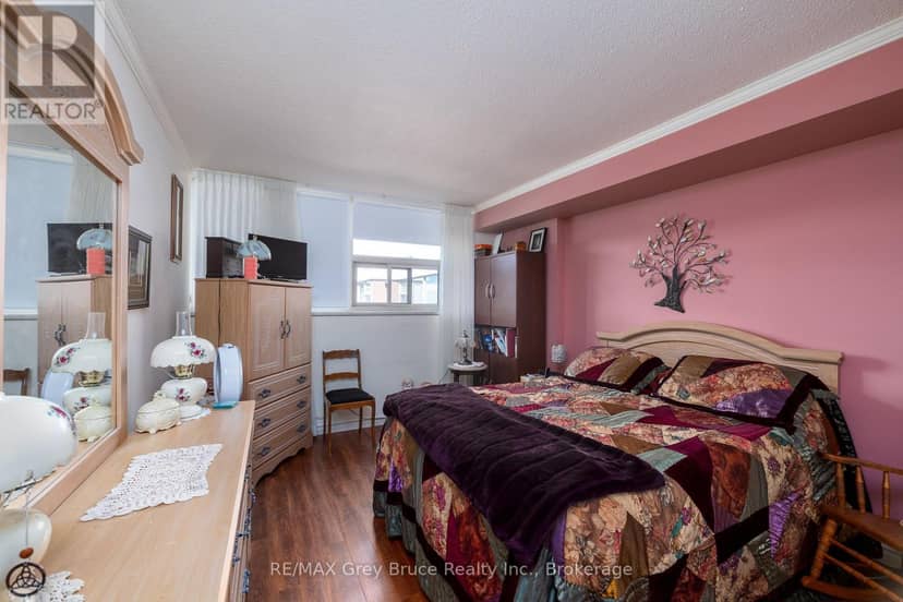 401 - 860 9 Street E — photo 17 of 31