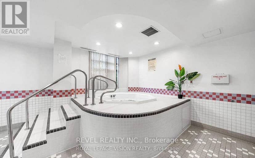 210 - 1700 Eglinton Avenue E, Toronto, photo 2