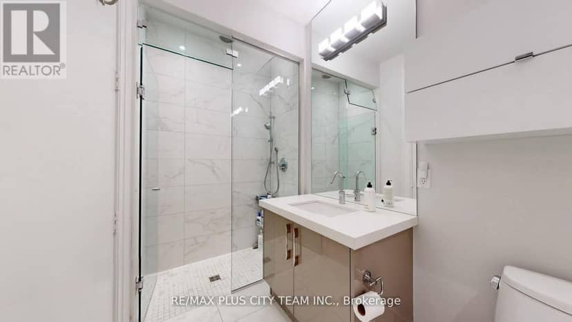 1305 - 39 Queens Quay E — photo 15 of 30