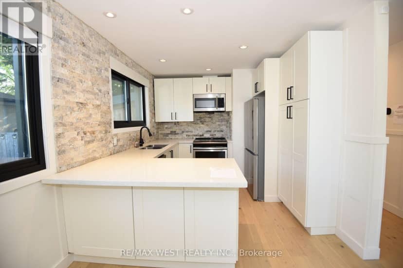 922 Centre Street N — photo 15 of 40