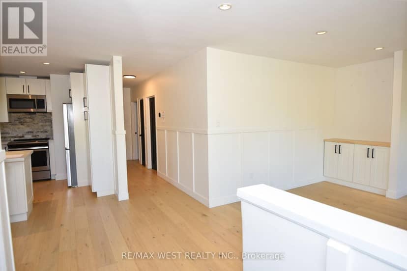 922 Centre Street N, Whitby, photo 5