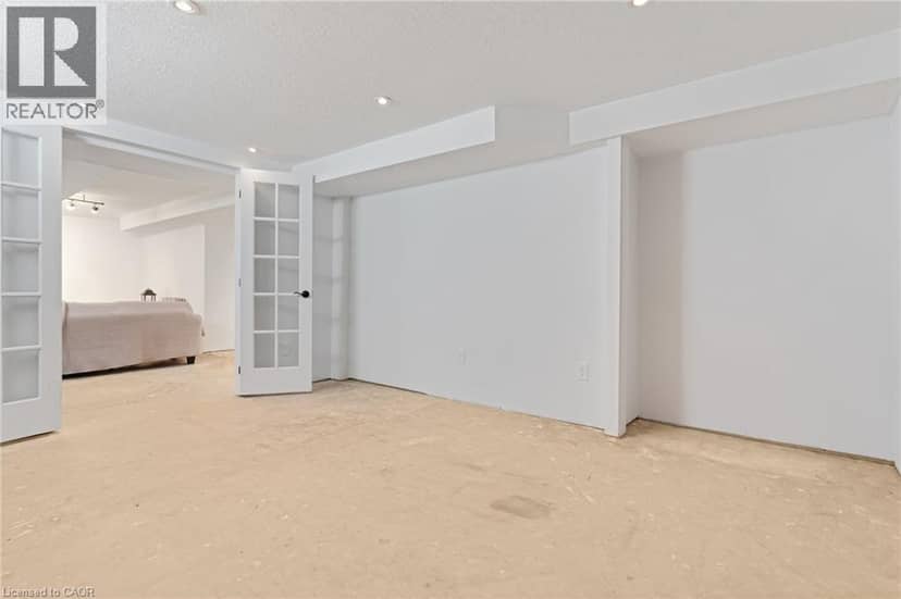63 CEDARHILL Crescent — photo 34 of 40