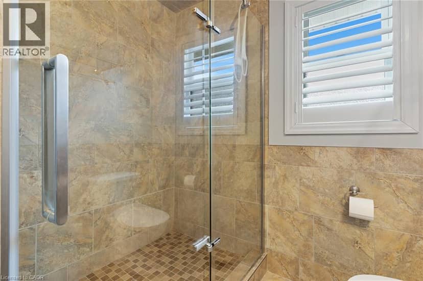 63 CEDARHILL Crescent — photo 22 of 40