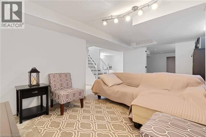 63 CEDARHILL Crescent — photo 31 of 40