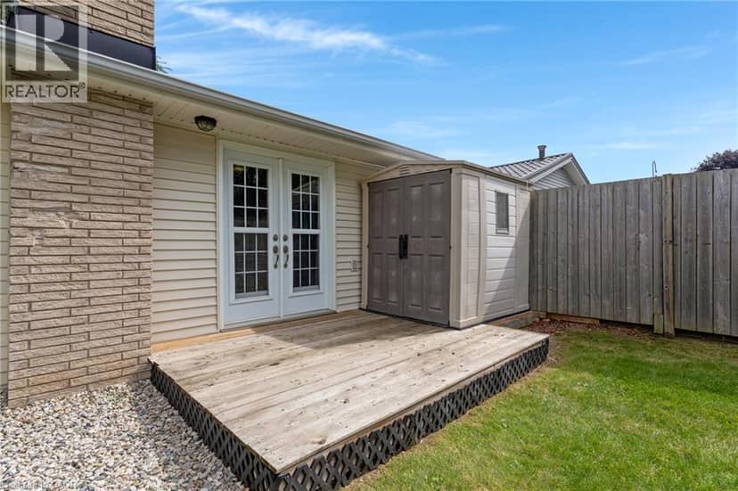 63 CEDARHILL Crescent — photo 38 of 40
