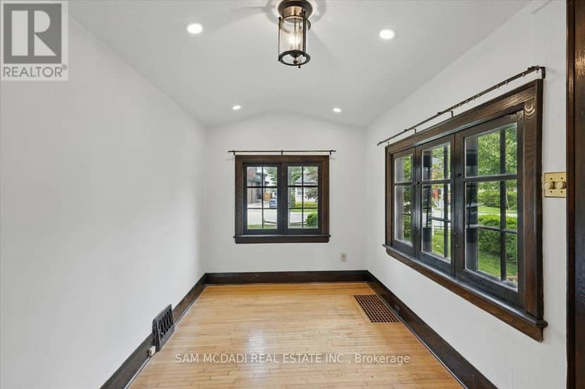 62 Maple Avenue S — photo 7 of 39