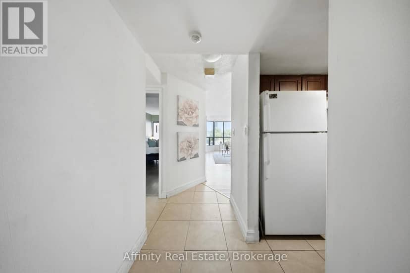202 - 25 Agnes Street — photo 11 of 27