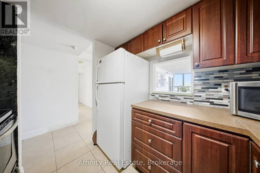 202 - 25 Agnes Street — photo 13 of 27