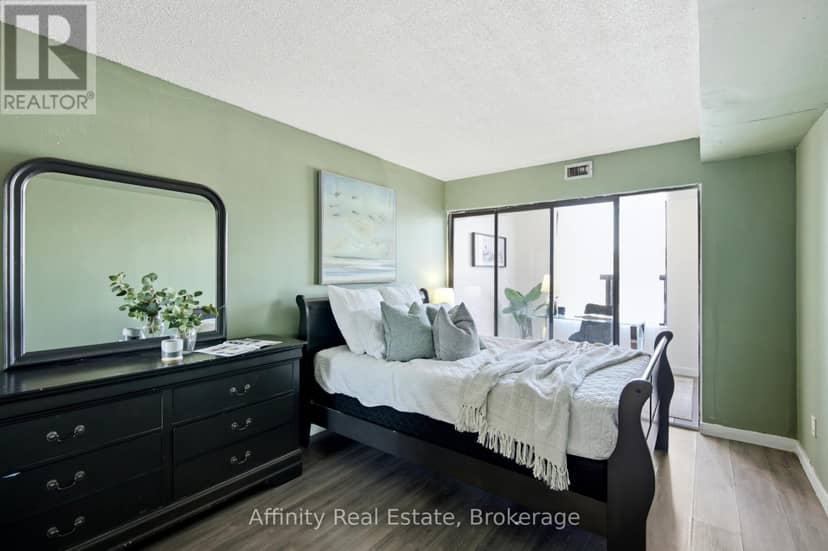 202 - 25 Agnes Street — photo 23 of 27
