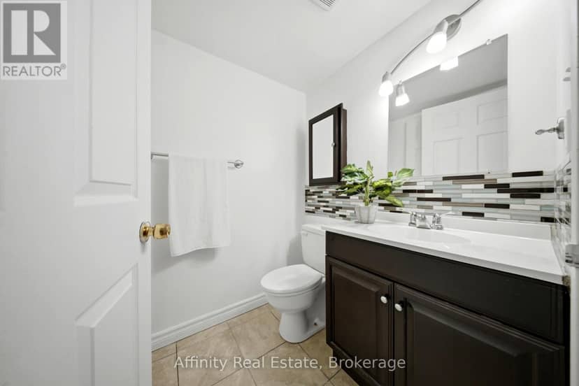 202 - 25 Agnes Street — photo 24 of 27