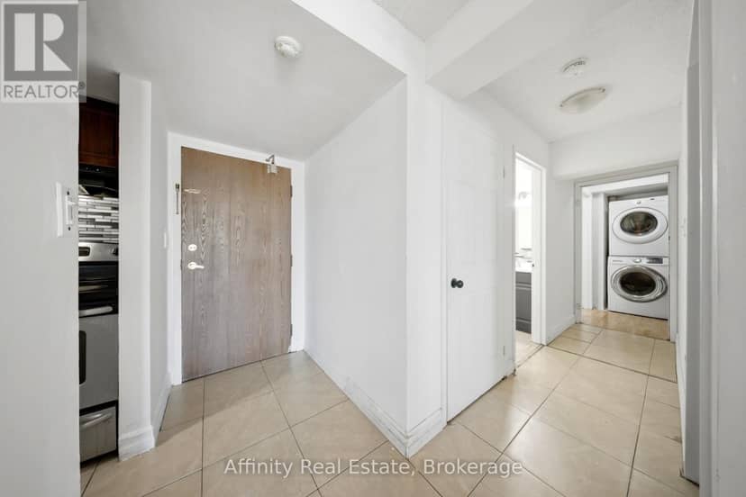 202 - 25 Agnes Street — photo 9 of 27