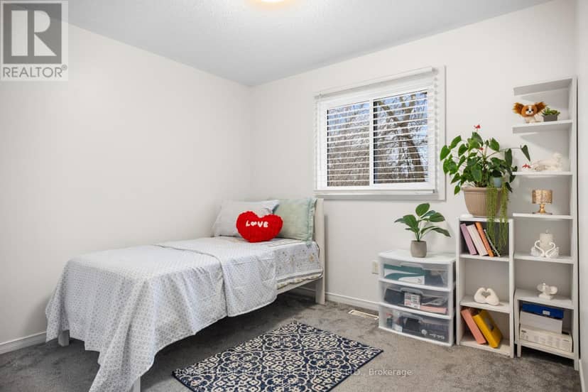 289 Hungerford Street — photo 11 of 27