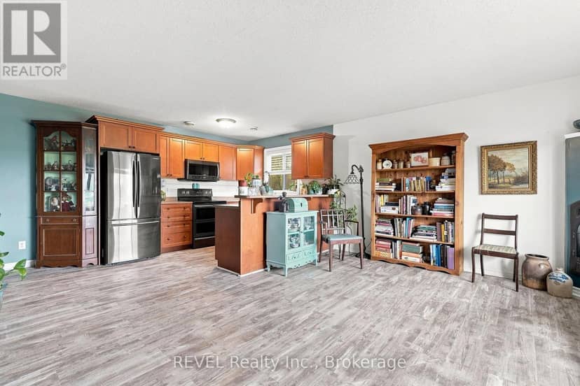 3A - 37 Lakebreeze Court, Prince Edward County, photo 8