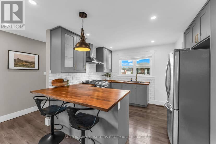 945 Victoria Street — photo 10 of 40