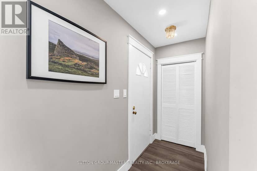 945 Victoria Street — photo 3 of 40