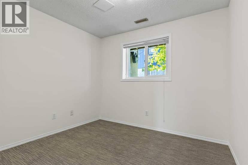 4, 4547 7 Avenue SE — photo 30 of 40
