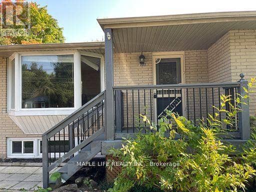 886 Srigley Street, Newmarket, photo 3