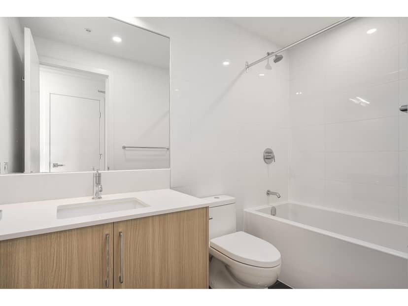 2801 9675 KING GEORGE BOULEVARD, Surrey, photo 5
