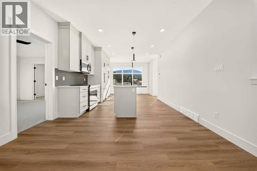 8603 25 Avenue — photo 13 of 40