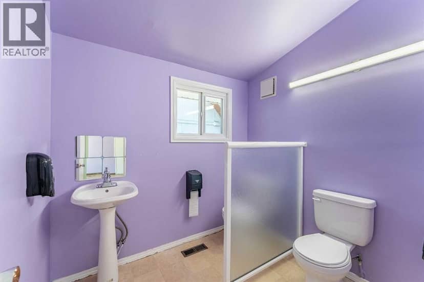 106 Elma Street W — photo 14 of 32