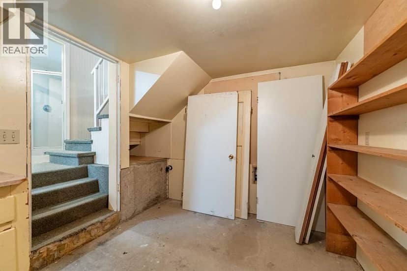 106 Elma Street W — photo 21 of 32