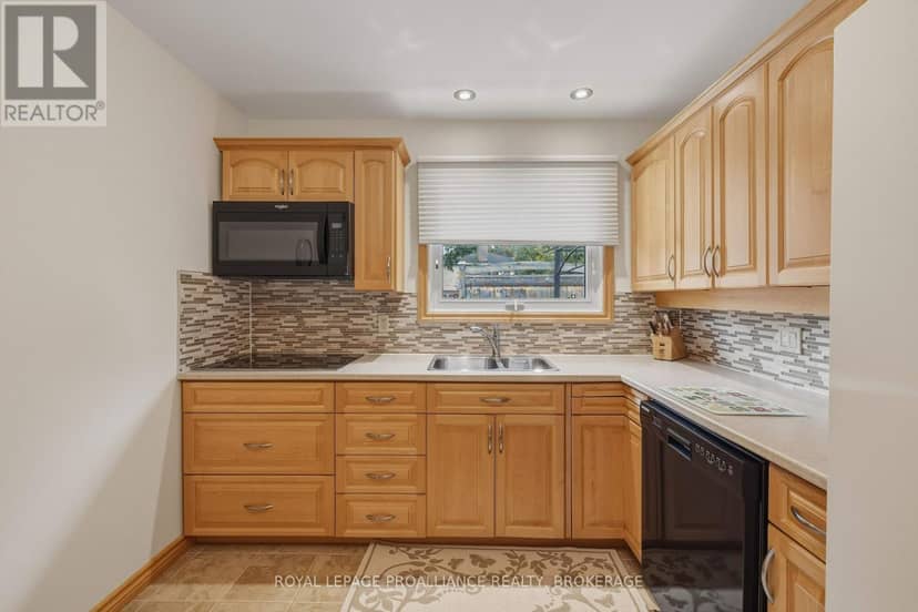424 Maple Ridge Drive — photo 8 of 35