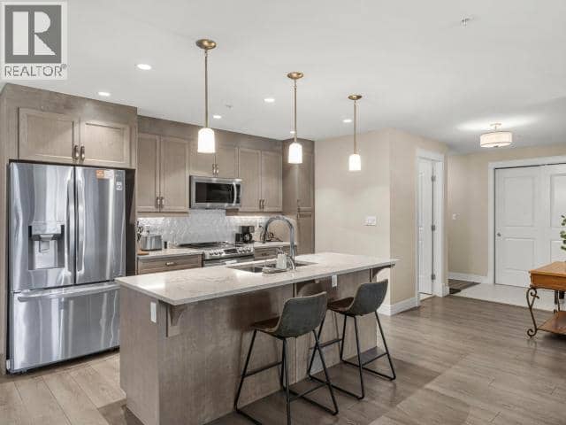 201-38 Waterfront Place, Whitehorse, photo 2