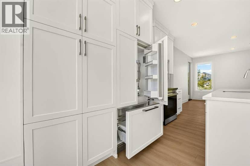 8602 25 Avenue — photo 13 of 40