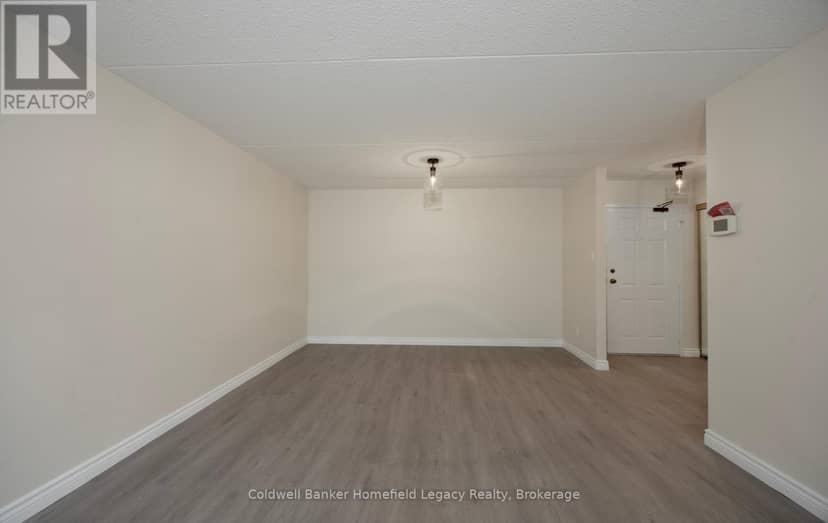 408 - 22 St Andrew Street N — photo 16 of 40