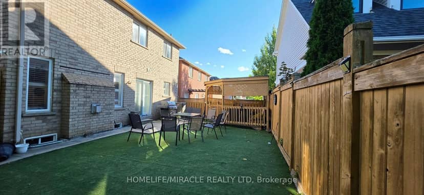 160 Queen Mary Drive — photo 5 of 6