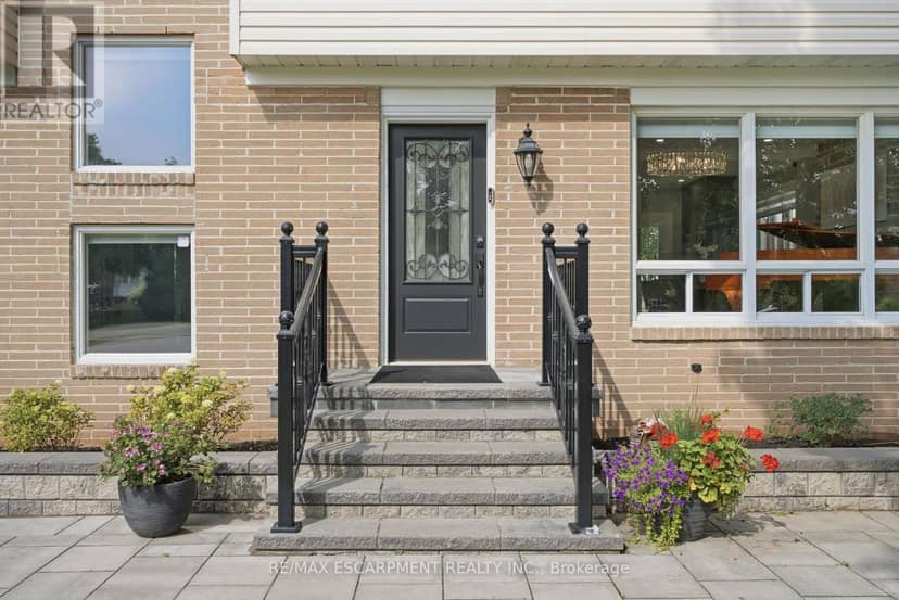 513 Maplehurst Avenue — photo 4 of 40