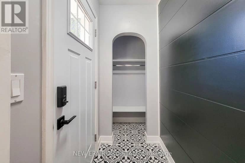 19 Thorndale Avenue — photo 15 of 40