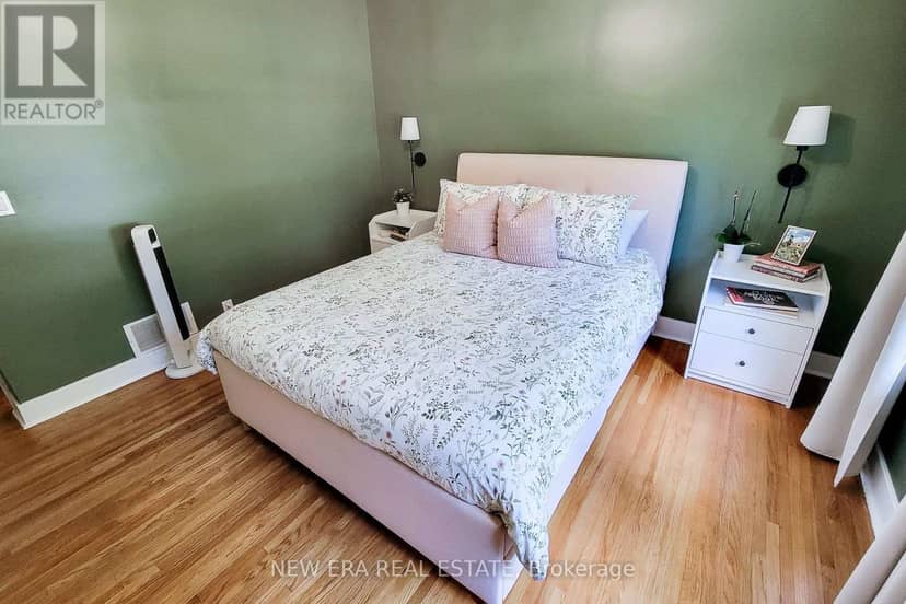 19 Thorndale Avenue — photo 26 of 40