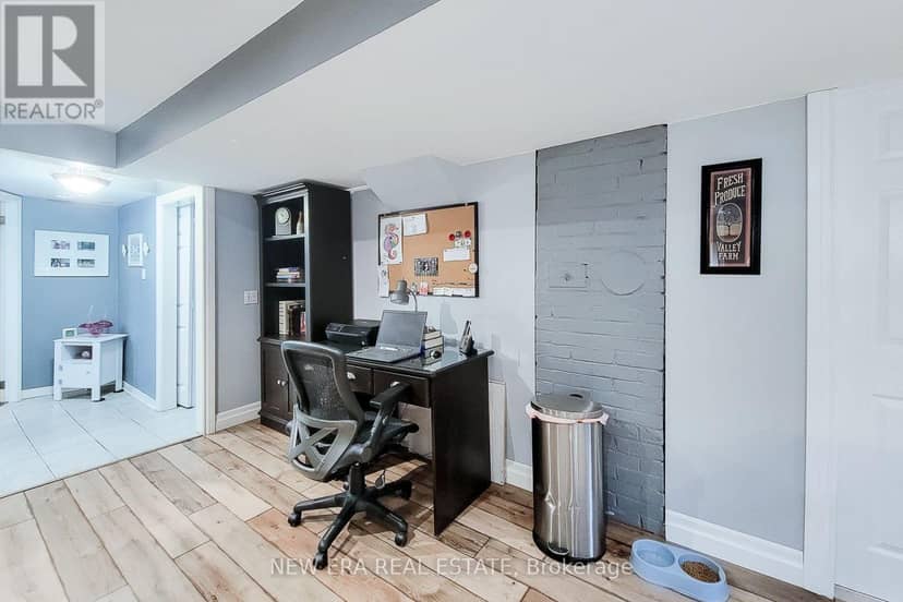 19 Thorndale Avenue — photo 33 of 40