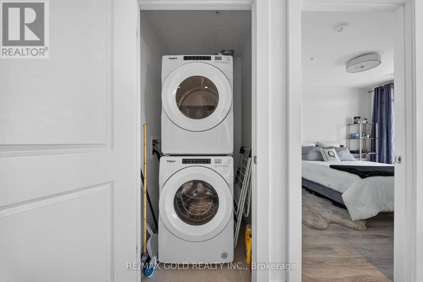 1310 - 15 Glebe Street — photo 17 of 40
