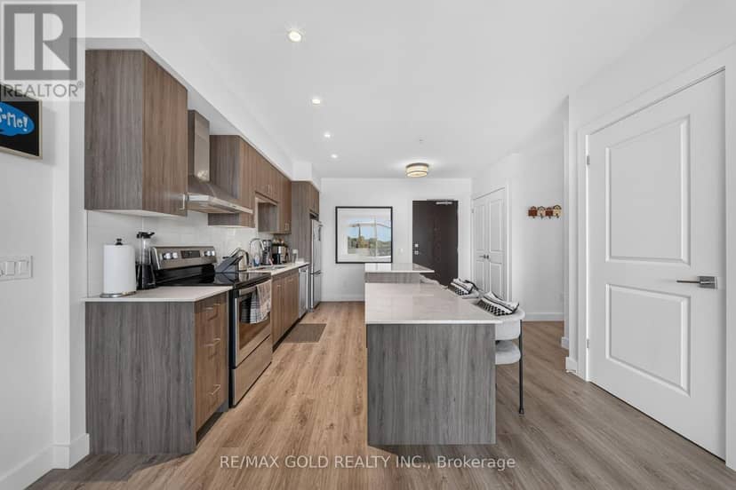 1310 - 15 Glebe Street — photo 11 of 40