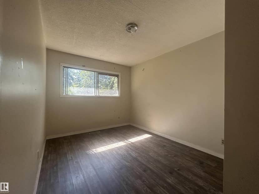 10450 69 AV NW — photo 12 of 23