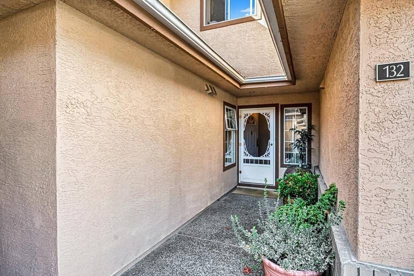 132 14861 98 AVENUE, Surrey, photo 2