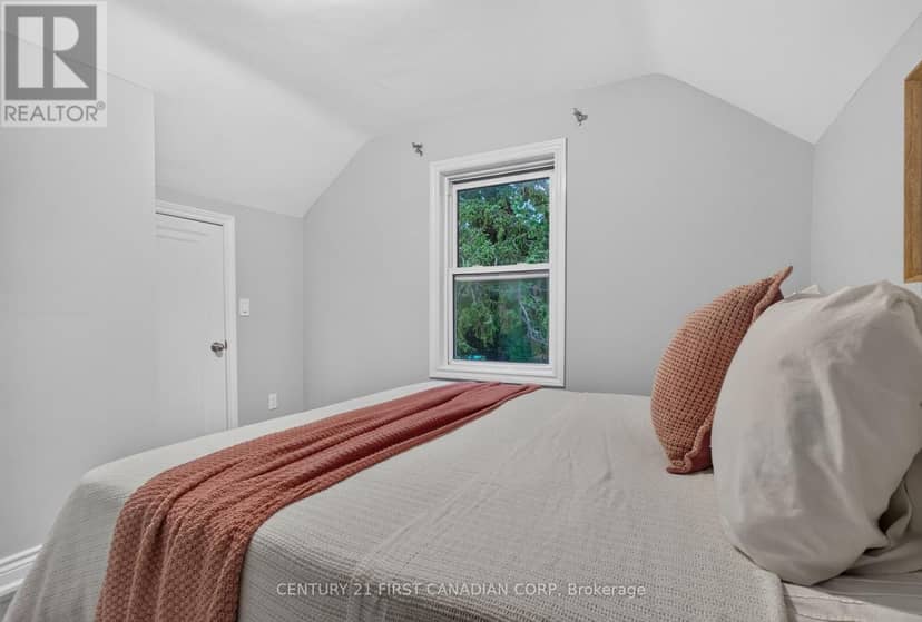 384 Wharncliffe Road S — photo 17 of 40