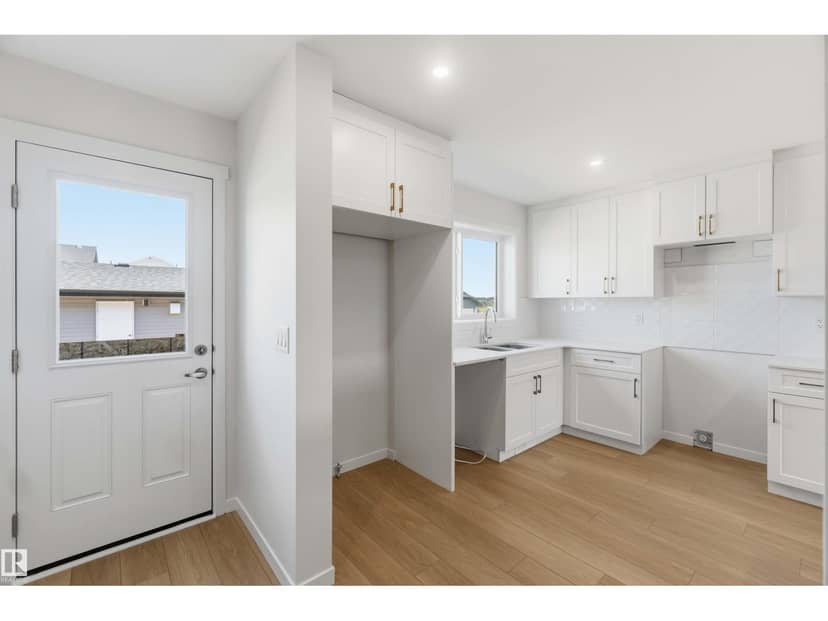 390 Eastwood Dr — photo 18 of 40