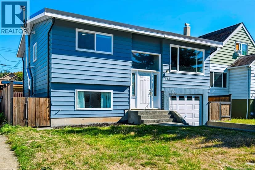 2643 9th Ave — photo 1 of 24
