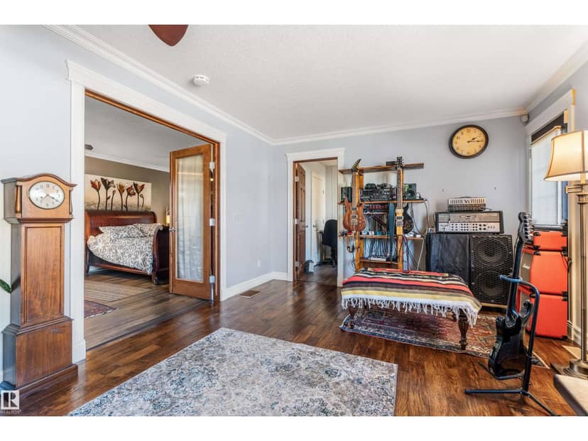 6016 52 AV — photo 20 of 40