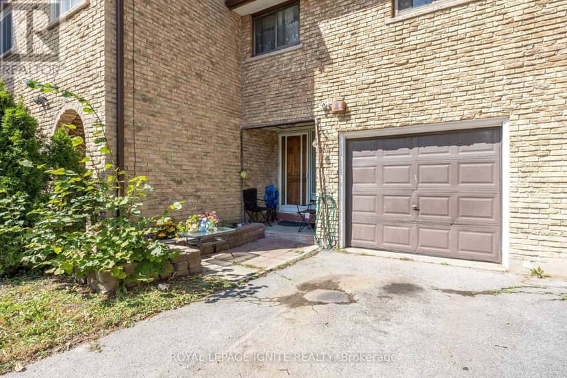 4 - 21 Rockwood Drive, Toronto, photo 3