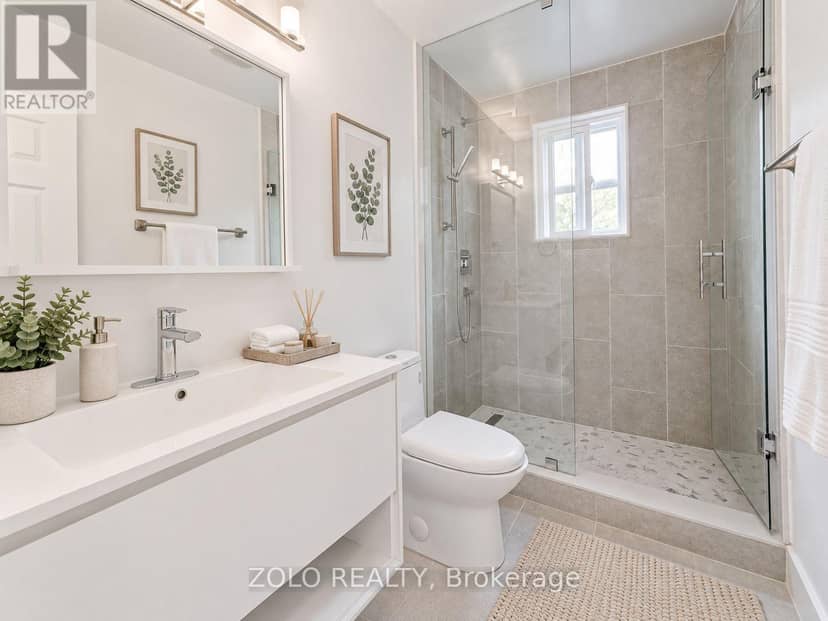525 Lynett Crescent — photo 13 of 28