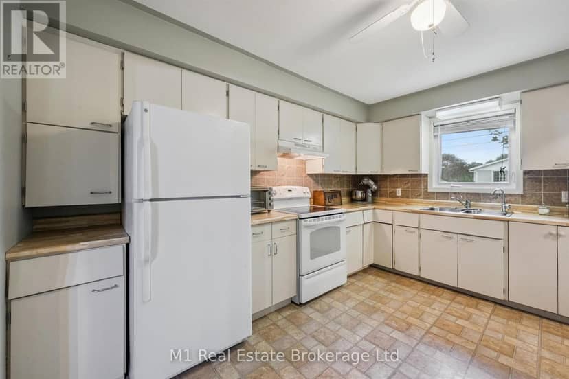 205 Albert Street — photo 11 of 32