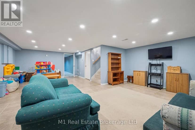 205 Albert Street — photo 17 of 32