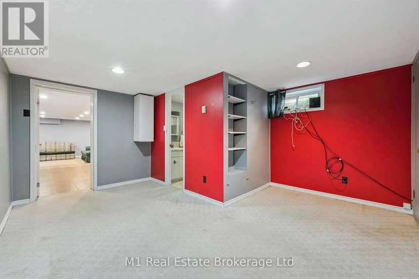 205 Albert Street — photo 21 of 32