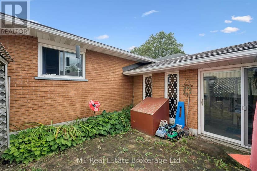 205 Albert Street — photo 25 of 32
